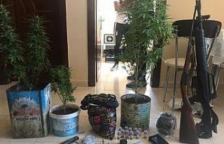 Hatay’da uyuşturucu ve silahlar ele geçirildi