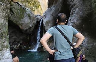 Her yıl Arap turistlerle dolup taşan şelale boş...