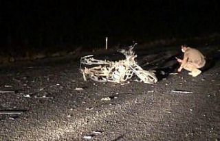 İki aracın çarptığı motosiklet sürücüsü...