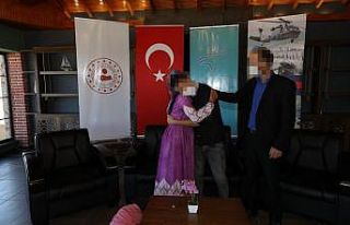 İkna edilen terörist güvenlik güçlerine teslim...