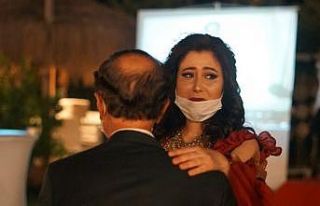 İşitme engelli babasının tek isteğini kına gecesinde...