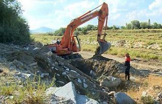 Isparta’da kanalizasyon borusuna sıkışan yavru...