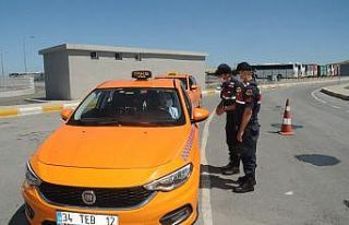 İstanbul Havalimanı’nda taksicilere Covid-19 denetimi