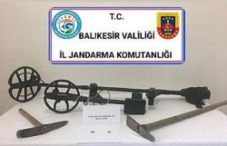 İvrindi’de kaçak kazı yapan defineciler yakalandı