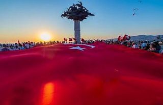 İzmir semalarında zafer kutlaması