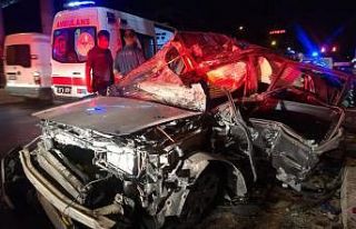 İzmir’de feci kaza: 1’i ağır, 3 yaralı