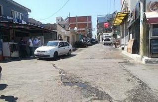 İzmir’de iki aile arasında kavga: Şişeler havada...