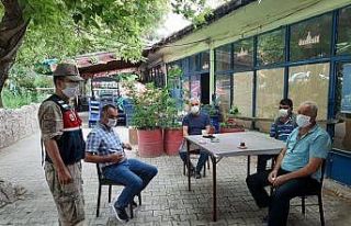 Jandarma vatandaşın hem bayramı kutluyor hem de...