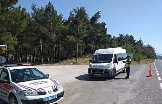 Jandarmada trafikte 4 bin 438 aracı denetledi