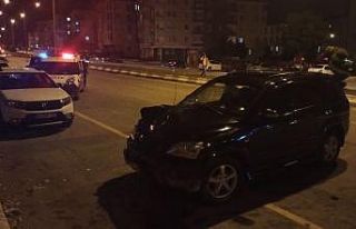 Jip, motosiklete çarptı: 1 ölü