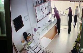 Kadın kılığındaki kuyumcu soyguncuları Kozan’da...