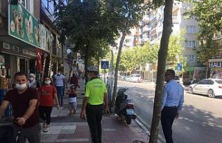 Kaldırımlara park edilen motosikletler kaldırıldı