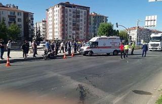 Kamyonla elektrikli bisiklet çarpıştı: 2 yaralı