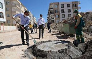 Karaköprü’de kış ayları öncesi bozuk yol onarımı