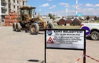 Kars Belediyesi yol ve kaldırım çalışmalarına...