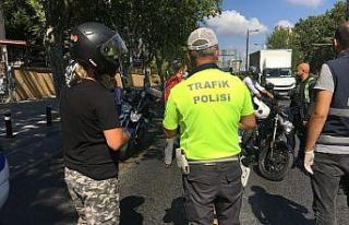 Kask takmayan, ehliyeti olmayan motosiklet sürücülerine...