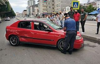 Kavşakta iki otomobil çarpıştı: 1 yaralı