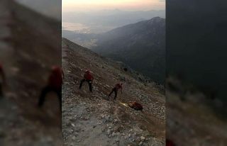 Kayalıklara düşen İngiliz pilotu JÖAK ve JAK...