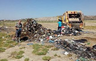 Kaybettiği para çöp kamyonundan çıktı