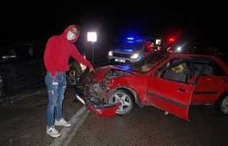 Kaygan zeminde feci kaza: 4 yaralı