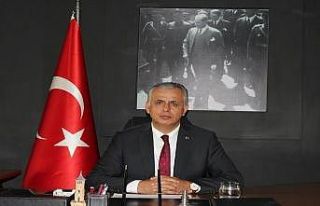Kaymakam Cinbir, evleri ve iş yerlerini Türk Bayrakları...