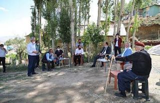 Kaymakam Solak, parke taşı çalışmalarını inceledi