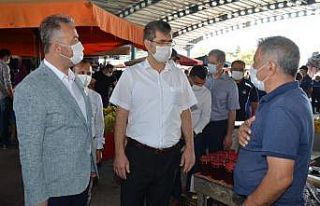 Kaymakam ve başkan pazar yerini denetledi