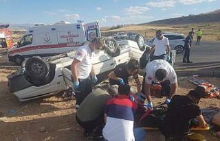 Kayseri’de çarpışan iki otomobil takla attı:...