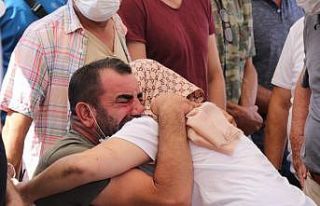 Kazada ölen iki arkadaşa gözü yaşlı veda