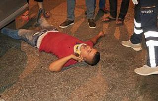 Kazada yaralanan sürücü, yaralı halde cep telefonuna...