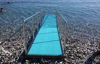 Kemer sahiline engelli rampası