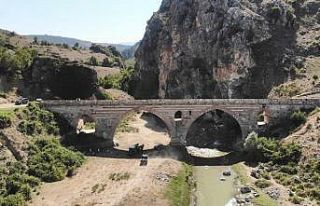 Kemerinde ’mescit’ bulunan 7 asırlık köprü