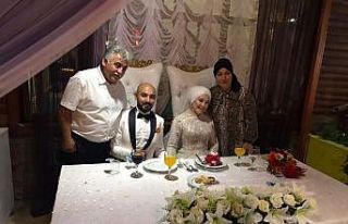 Kendi düğününde saz çalma hayalini gerçekleştirdi