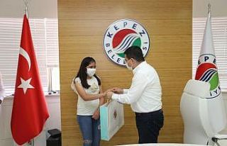Kepez’de LGS’de ilk 3’e girenlere bilgisayar...
