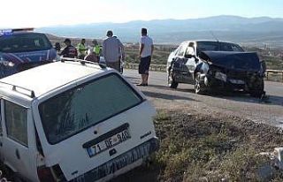 Kırıkkale’de iki otomobil çarpıştı: 5 yaralı