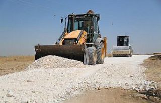 Kırsalda yollar bir bir yapılıp hizmete sunuluyor