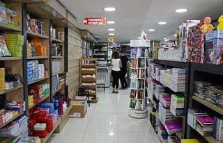 Kırtasiyeler okulların açılmasını bekliyor