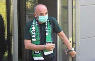 Kocelispor Başkanı Hüseyin Üzülmez, evinin bahçesini...