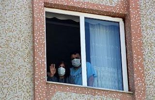 Komşularının düğününe gittiler korona virüse...