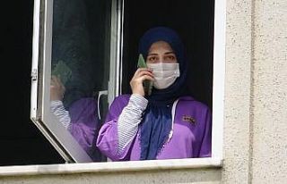Korona virüse yakalanan genç kız, hastane penceresinden...