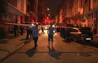 Küçükçekmece’de gece vakti 2 otomobil alev alev...