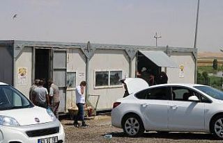 Kurbanlık kesimi için oluşturulan mobil kesimhaneler...