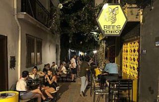 Kuşadası’nda sosyal mesafeli eğlence