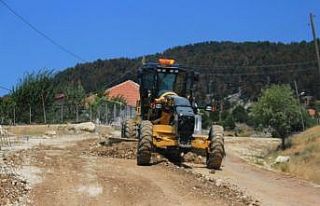 Kuzca’da yol bakım onarım çalışması