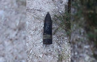 Manisa’da boş arazide bulunan top mermisi imha...