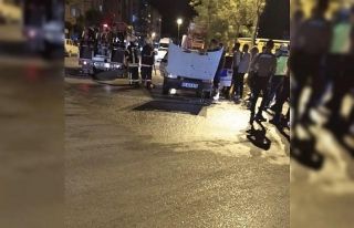 Manisa’da seyir halindeki otomobil alev alev yandı