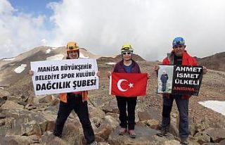 Manisalı dağcılar Süphan Dağının zirvesinde...