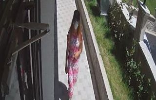 Maskeli kadın hırsızlar güvenlik kameralarını...