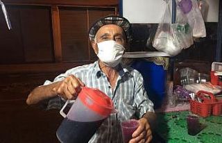 Menekşe amca Aydınlıları 50 yıldır serinletiyor