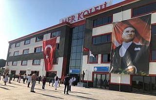 MER Koleji İstiklal Marşıyla yeni eğitim öğretim...